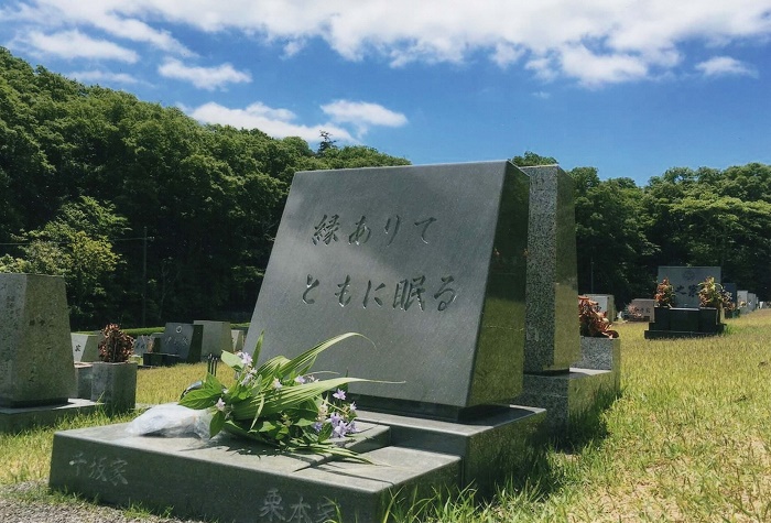 鵯越墓園（兵庫県神戸市）本小松石　墓石1