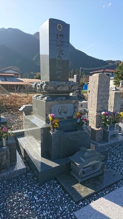 建立例：3083 1尺3寸 上下蓮華付高級型和型墓石（栃木県鹿沼市 