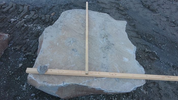 本小松石　極上大トロ材使用の記念碑の製作