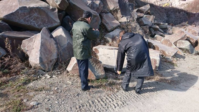 本小松石　極上大トロ材使用の記念碑の製作9