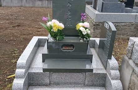 多磨霊園 本小松石洋型墓石　11
