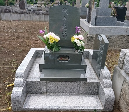 多磨霊園 本小松石洋型墓石　11