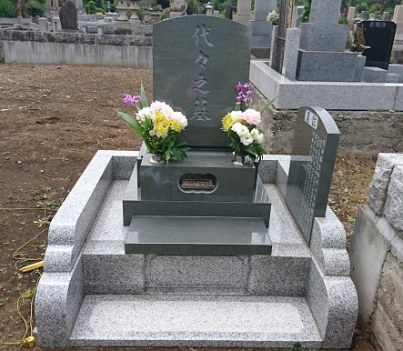 多磨霊園　本小松石洋型のお墓　3