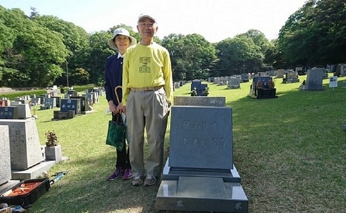 鵯越墓園（兵庫県神戸市）本小松石　墓石