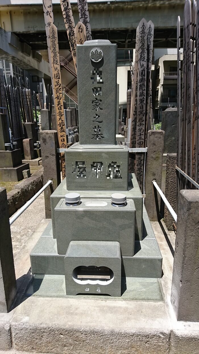 本小松石　和型墓石　東京都墓地　2018080901